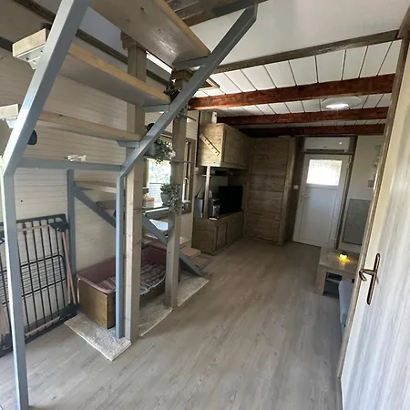 Mocvirski Tulipan Chalet *