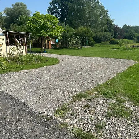 شاليه Mocvirski Tulipan