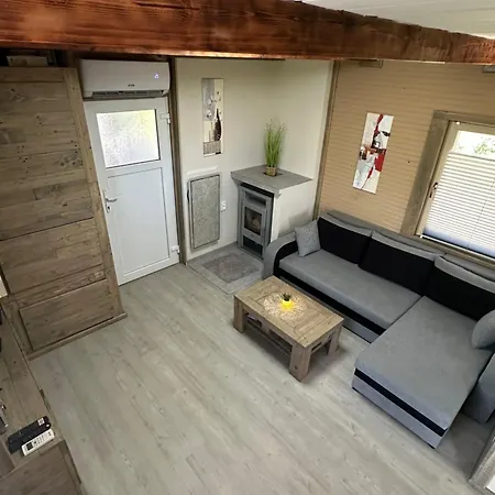 Mocvirski Tulipan Chalet Ljubljana