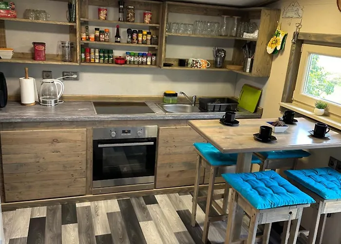 شاليه Mocvirski Tulipan *